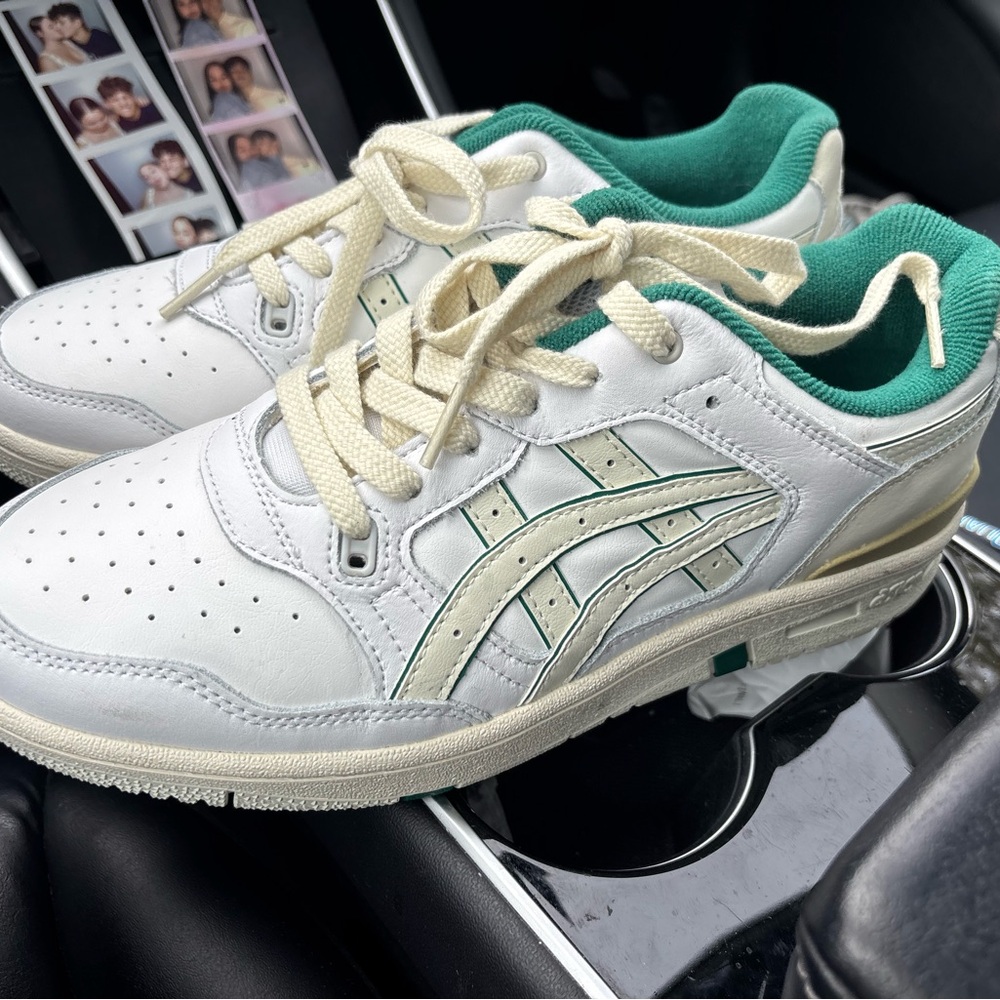 Vintage  ASICS EX89 sneaker model in a white and green colorway
